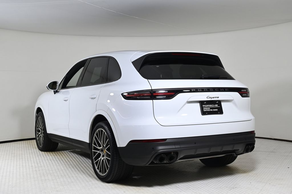 2023 Porsche Cayenne Platinum Edition photo 2