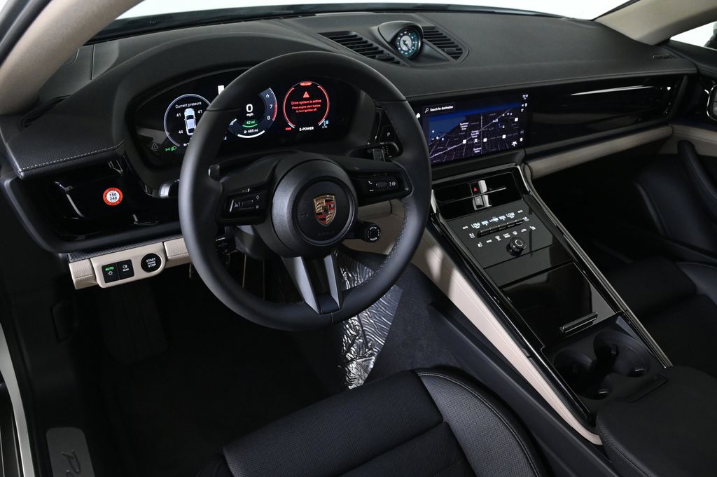 2025 Porsche Panamera E-Hybrid 4 photo 4