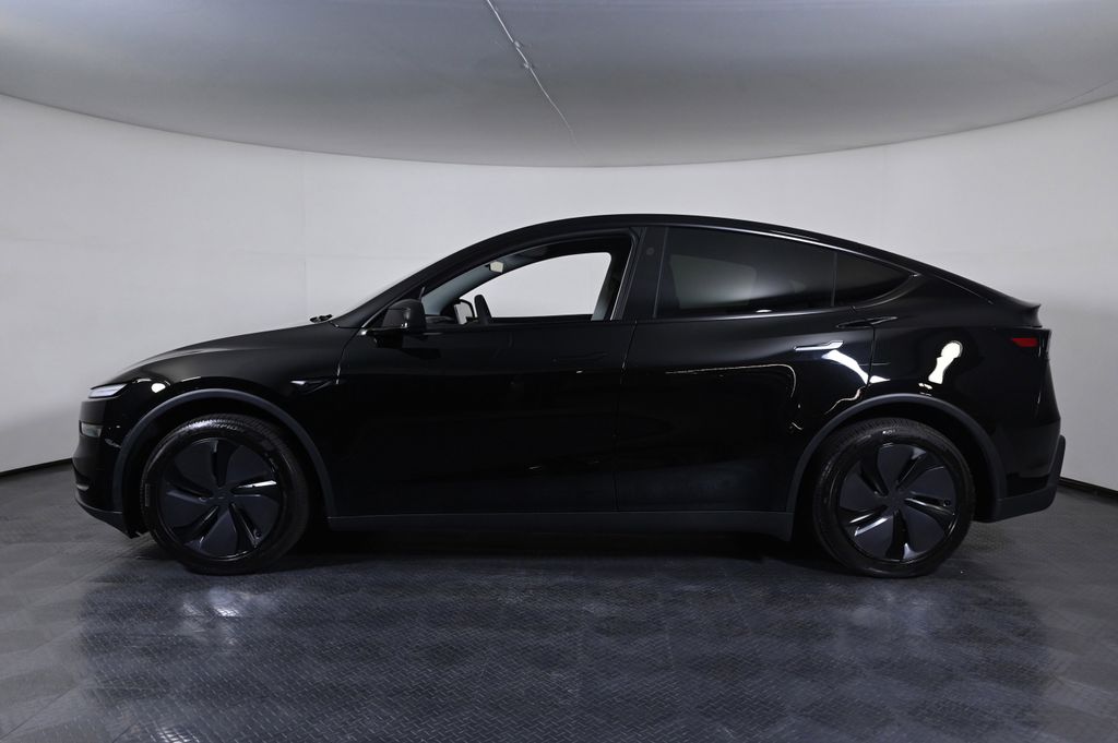 2026 Tesla Model Y photo 2