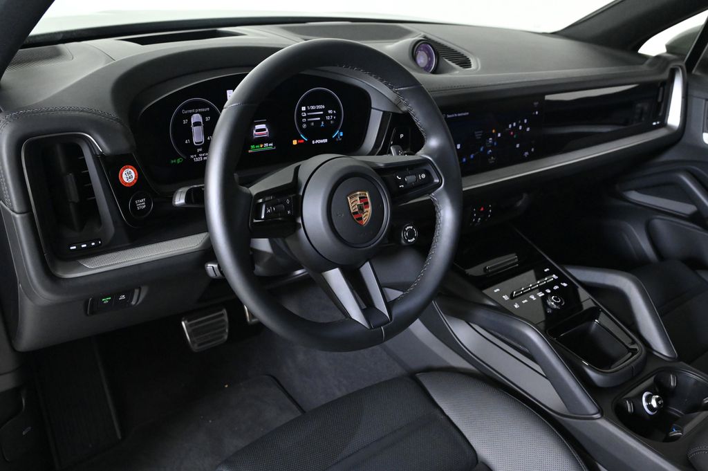 2025 Porsche Cayenne E-Hybrid S photo 4
