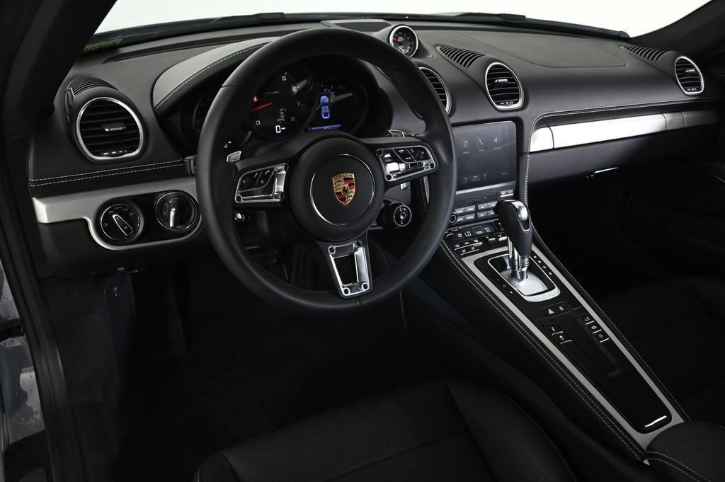 2024 Porsche Cayman Base photo 4