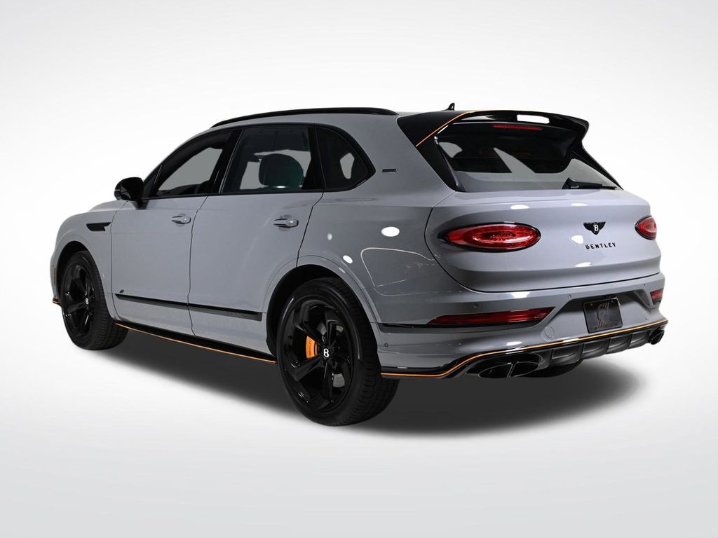 2025 Bentley Bentayga photo 2