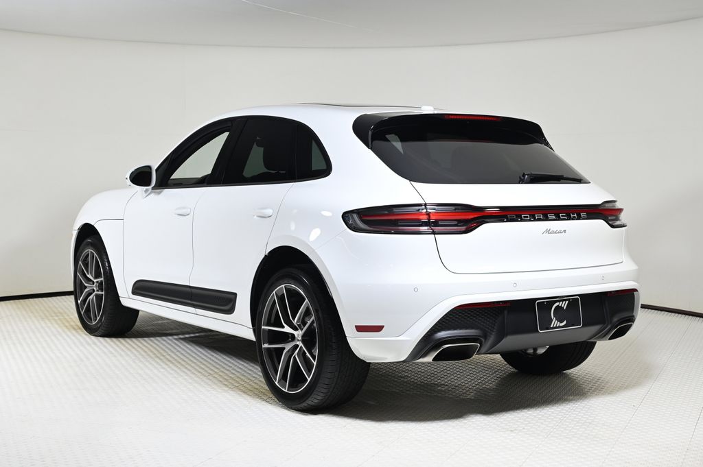 2026 Porsche Macan T photo 3