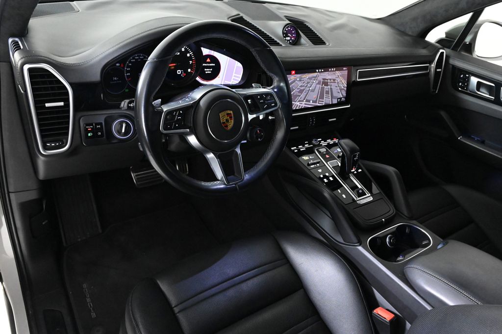 2021 Porsche Cayenne GTS photo 4