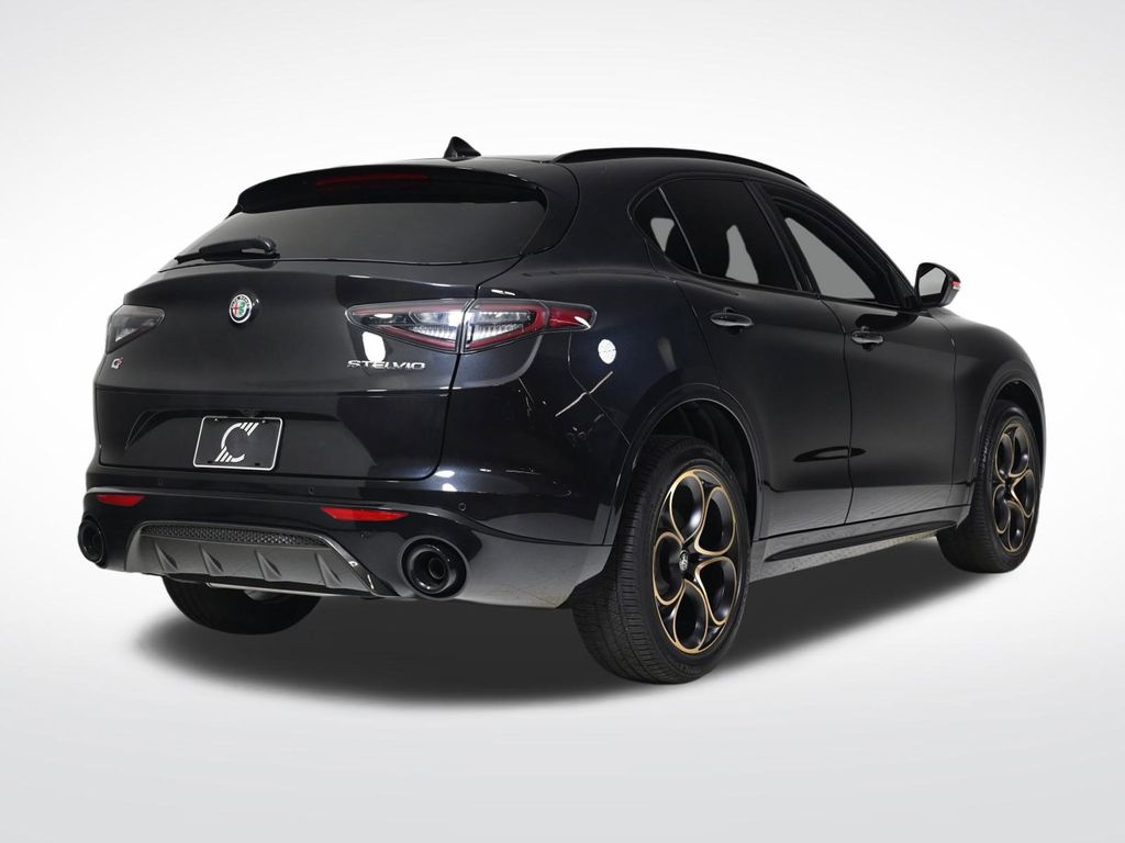 2025 Alfa Romeo Stelvio Sprint Base photo 3