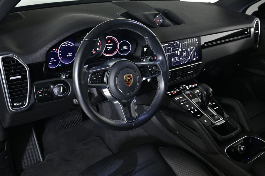 2023 Porsche Cayenne Platinum Edition photo 3