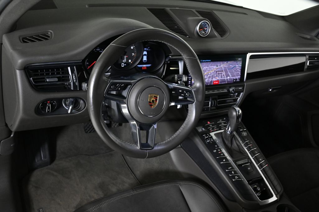 2021 Porsche Macan Base photo 3