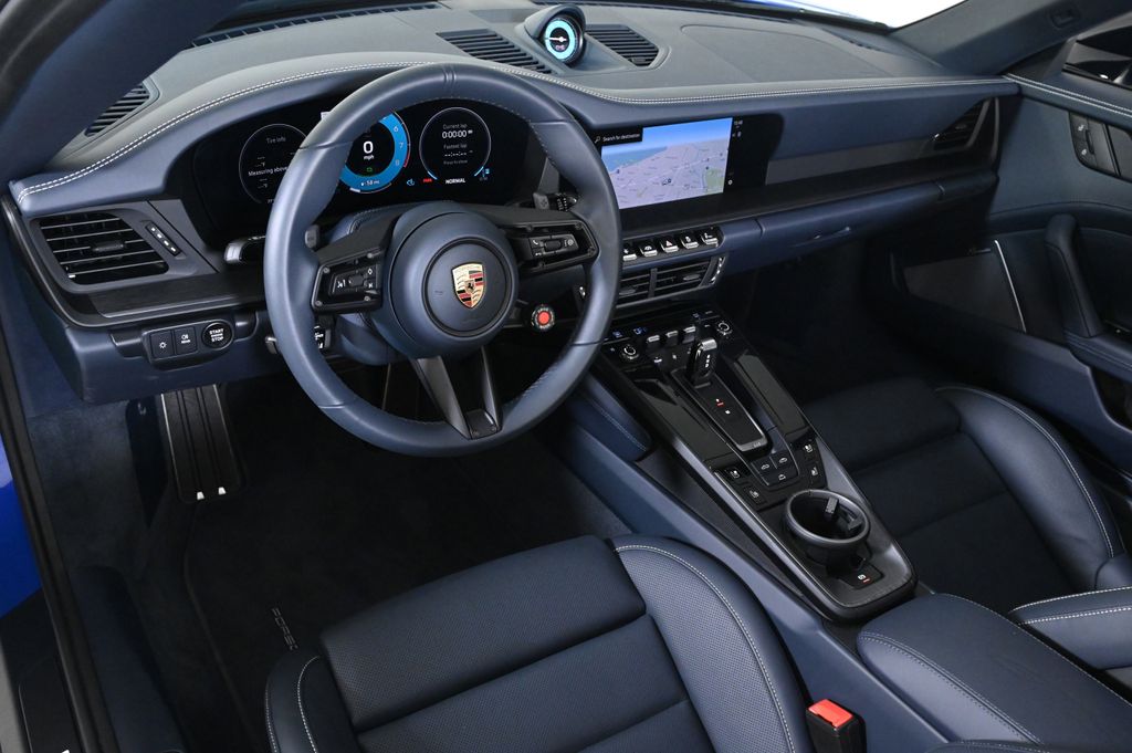 2025 Porsche 911 4 GTS photo 4