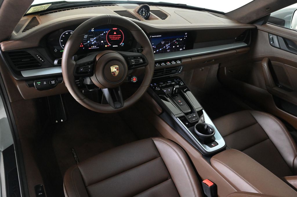 2025 Porsche 911 GTS photo 4