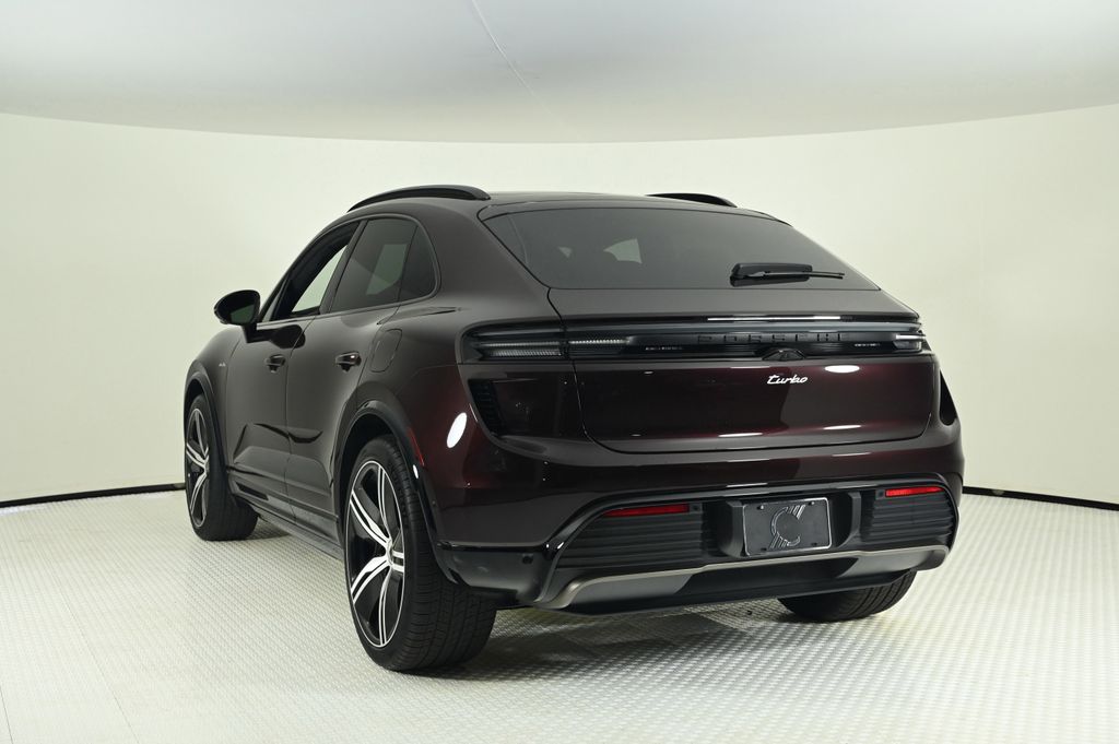 2024 Porsche Macan Electric Turbo photo 3