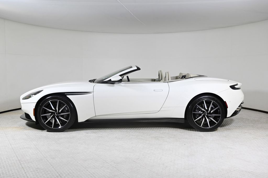 2022 Aston Martin DB11 AM5 photo 2