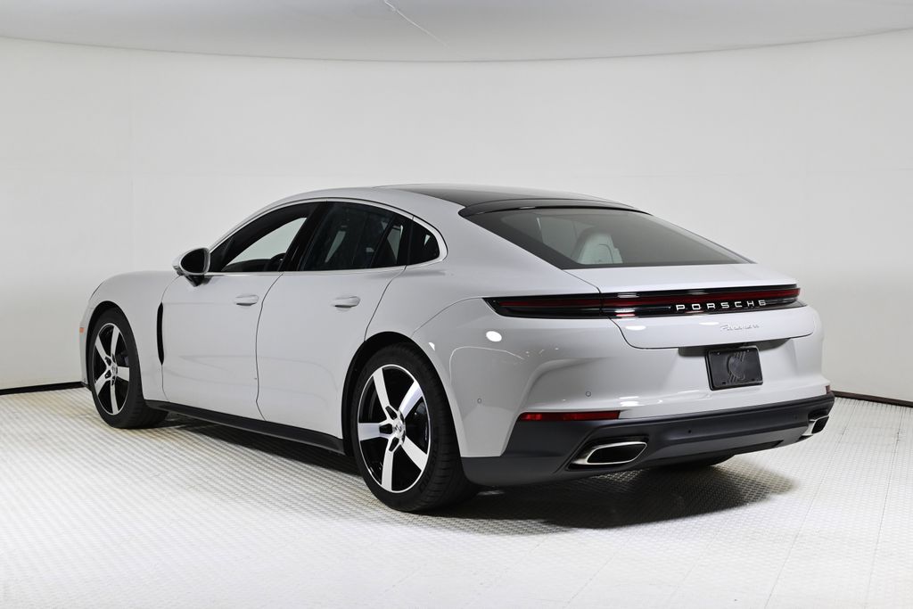 2026 Porsche Panamera 4 photo 3