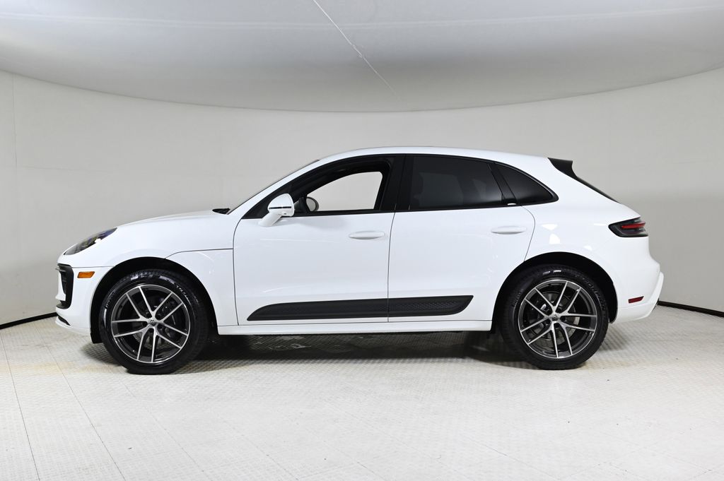 2026 Porsche Macan T photo 2