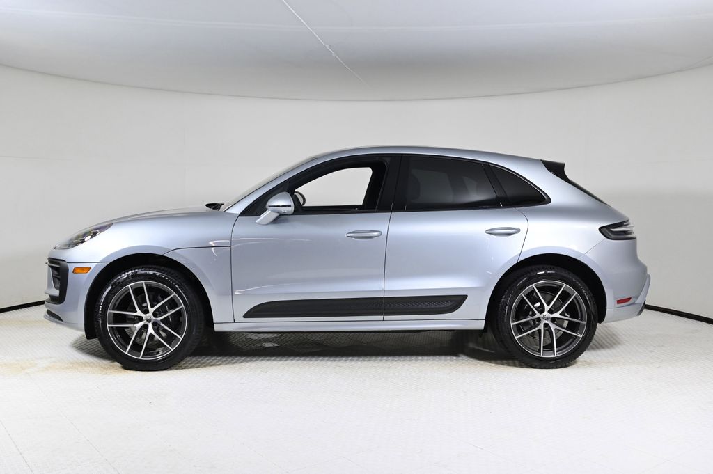 2026 Porsche Macan T photo 2