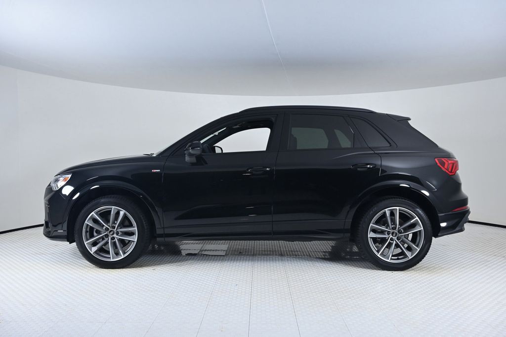 2025 Audi Q3 45 TFSI S line Premium photo 2