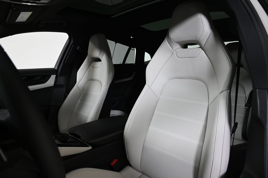 2026 Porsche Panamera 4 photo 4