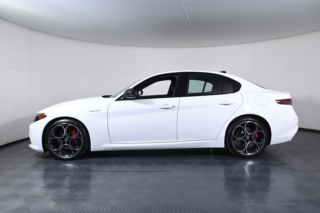 2025 Alfa Romeo Giulia SPRINT photo 2