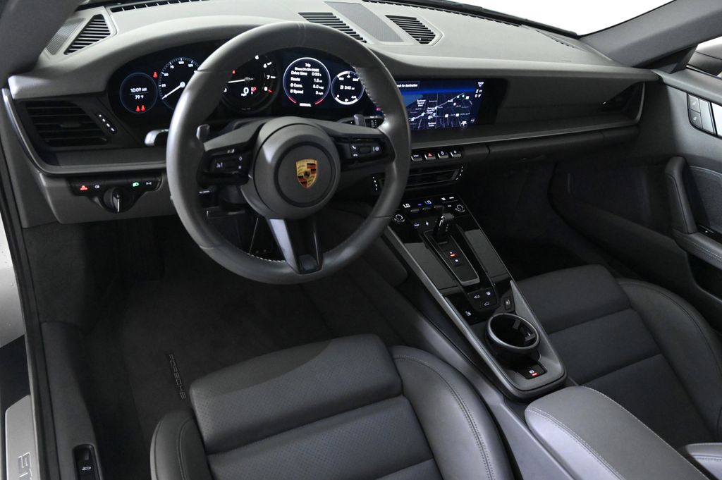 2023 Porsche 911 Coupe photo 4