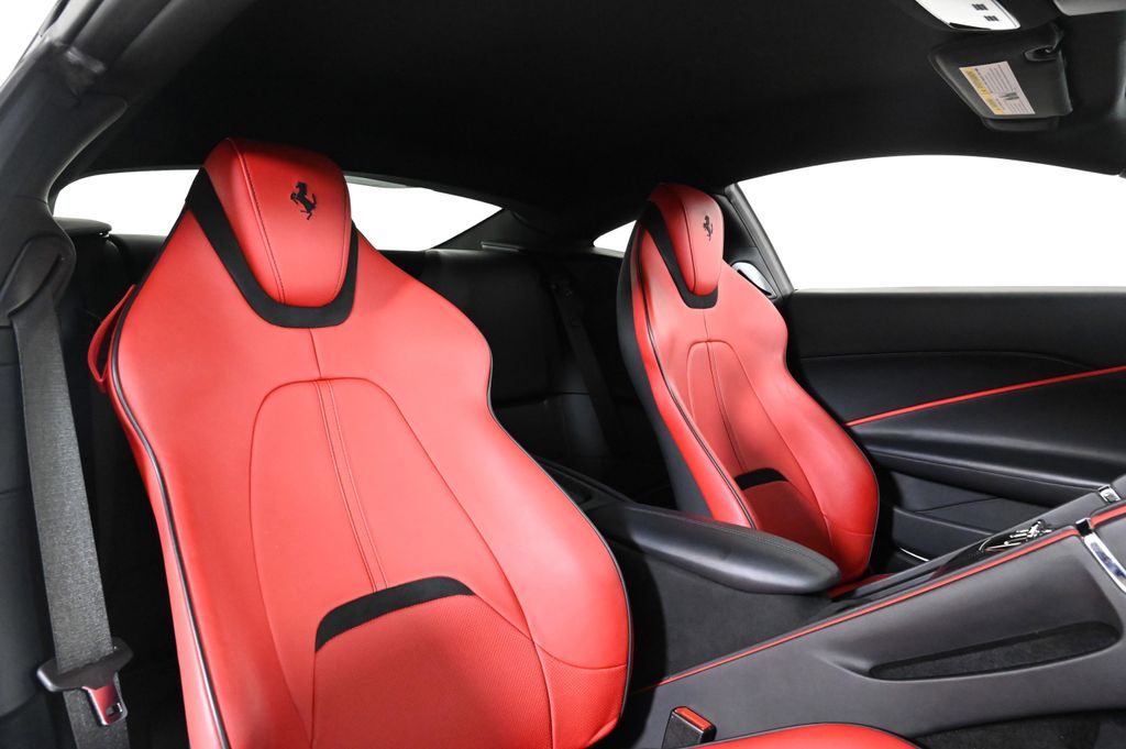 2021 Ferrari Roma photo 3