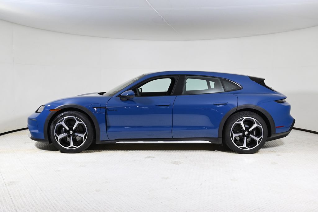 2025 Porsche Taycan Cross Turismo 4 photo 2