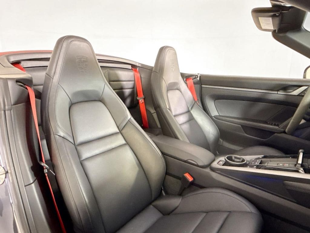 2025 Porsche 911 - Photo 18