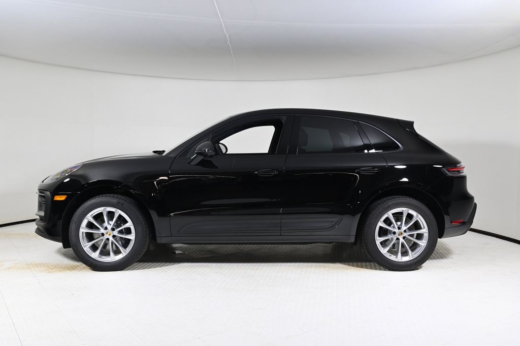 2026 Porsche Macan T photo 2