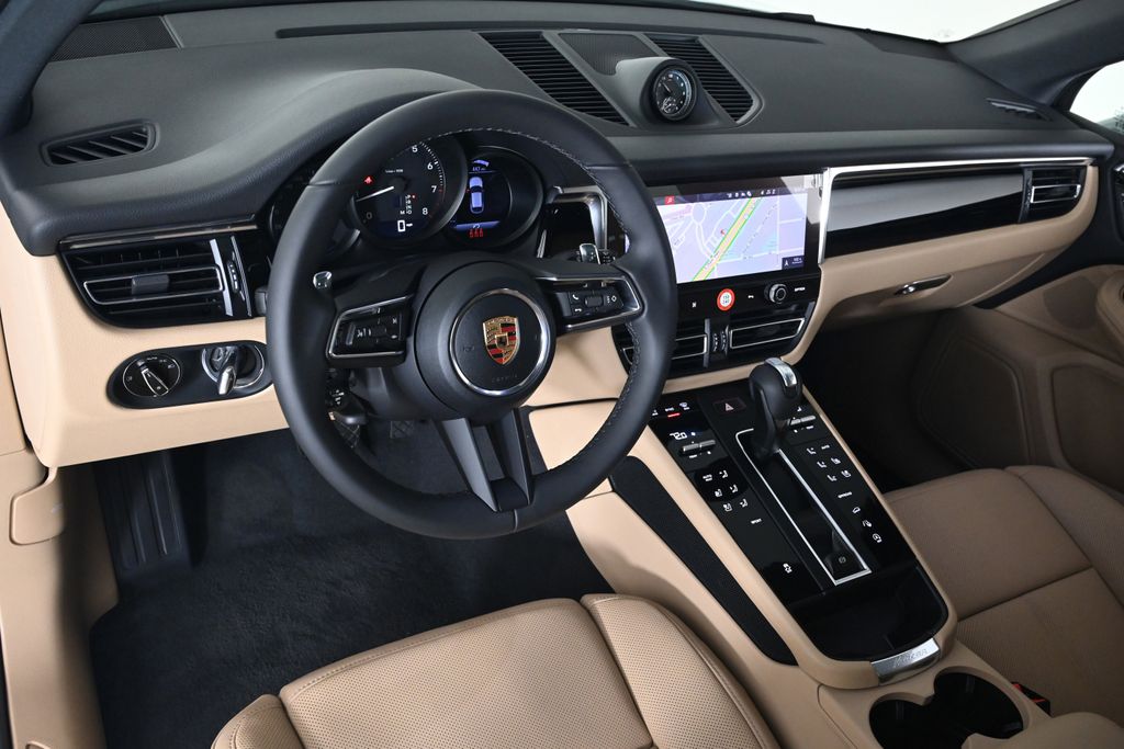 2026 Porsche Macan T photo 4