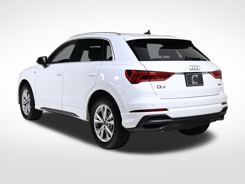2025 Audi Q3 45 TFSI S line Premium photo 3