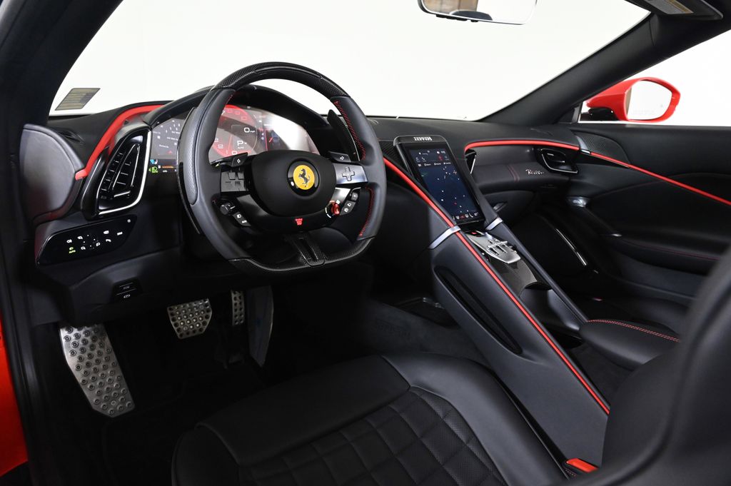 2025 Ferrari Roma Spider photo 3