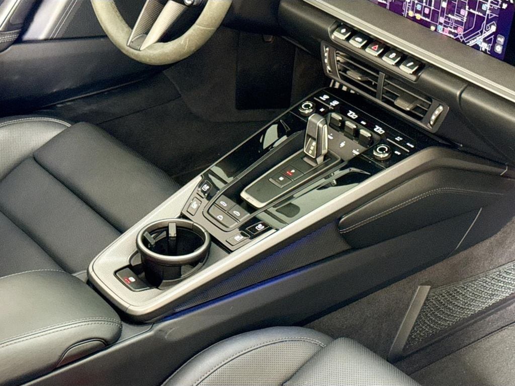 2025 Porsche 911 - Photo 22