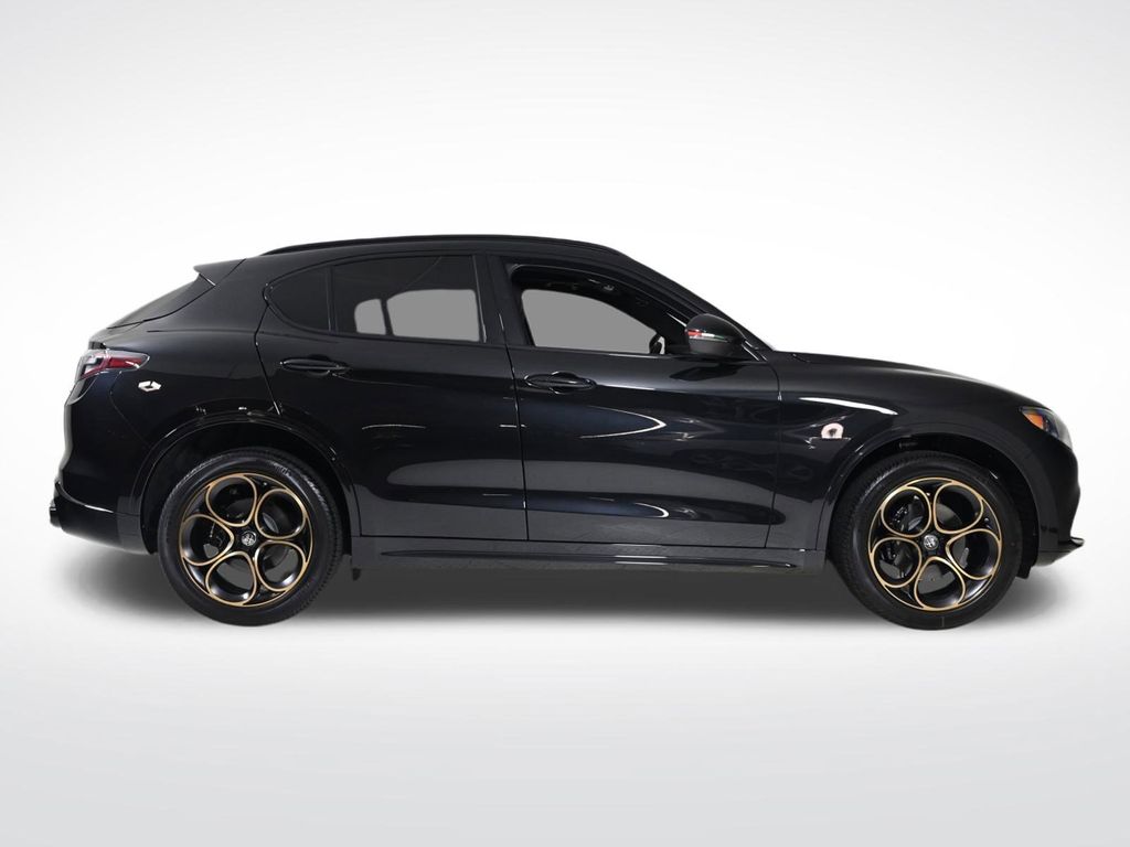 2025 Alfa Romeo Stelvio Sprint Base photo 4