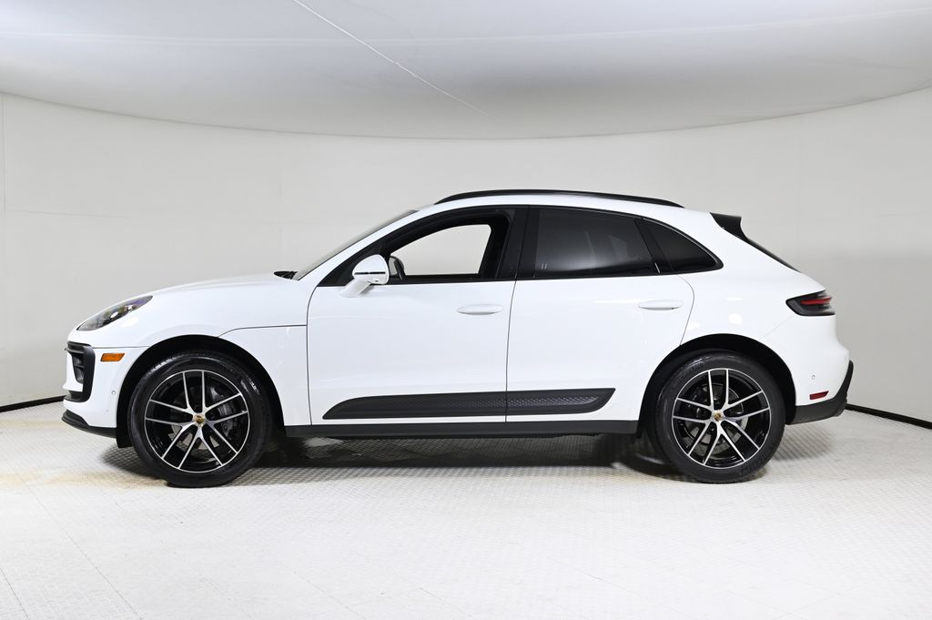 2024 Porsche Macan T photo 2