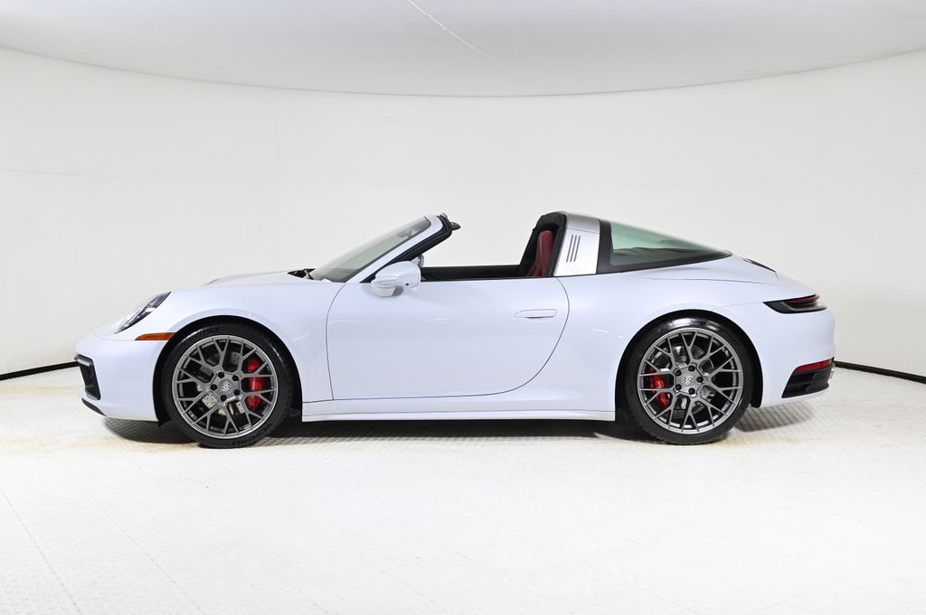 2024 Porsche 911 4S Targa 4 GTS photo 2