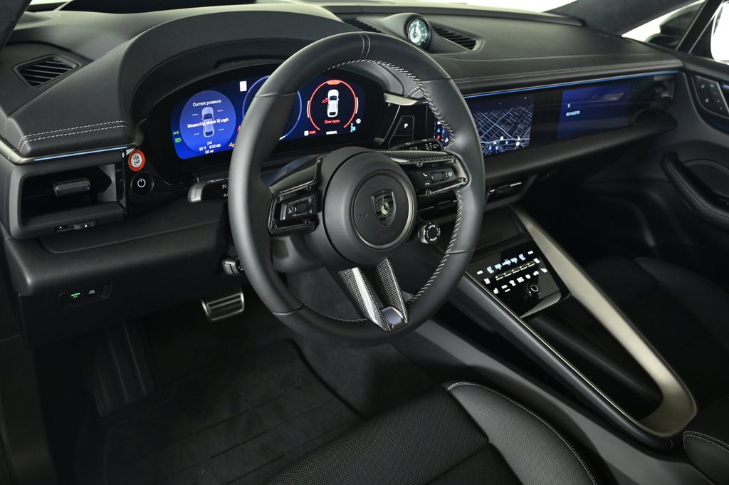 2024 Porsche Macan Electric Turbo photo 4