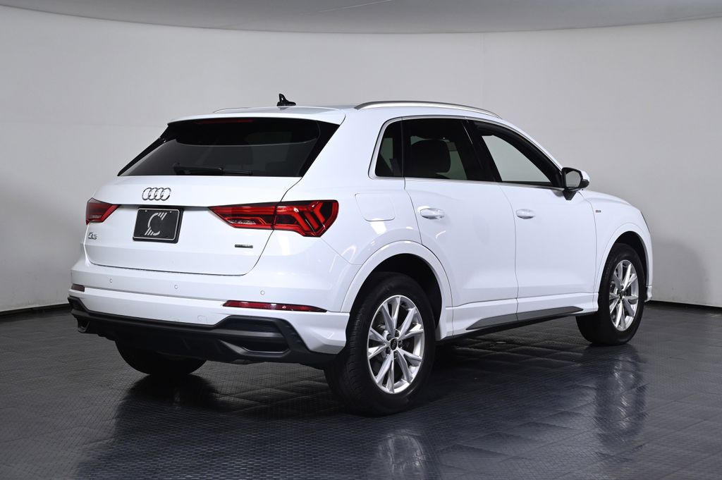 2025 Audi Q3 S line quattro Premium photo 4