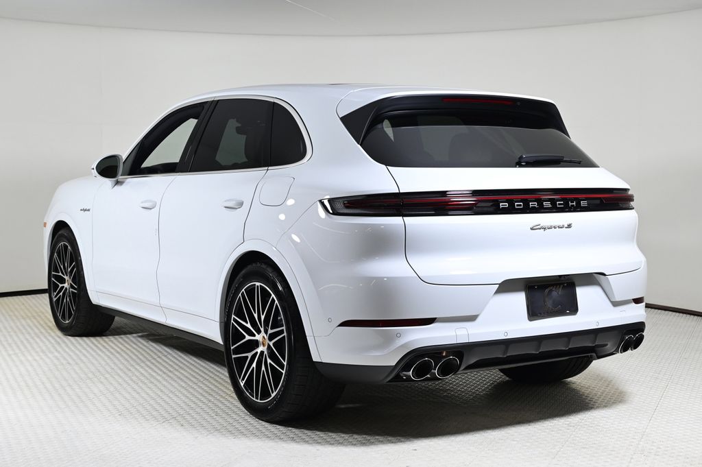 2026 Porsche Cayenne E-Hybrid S photo 3