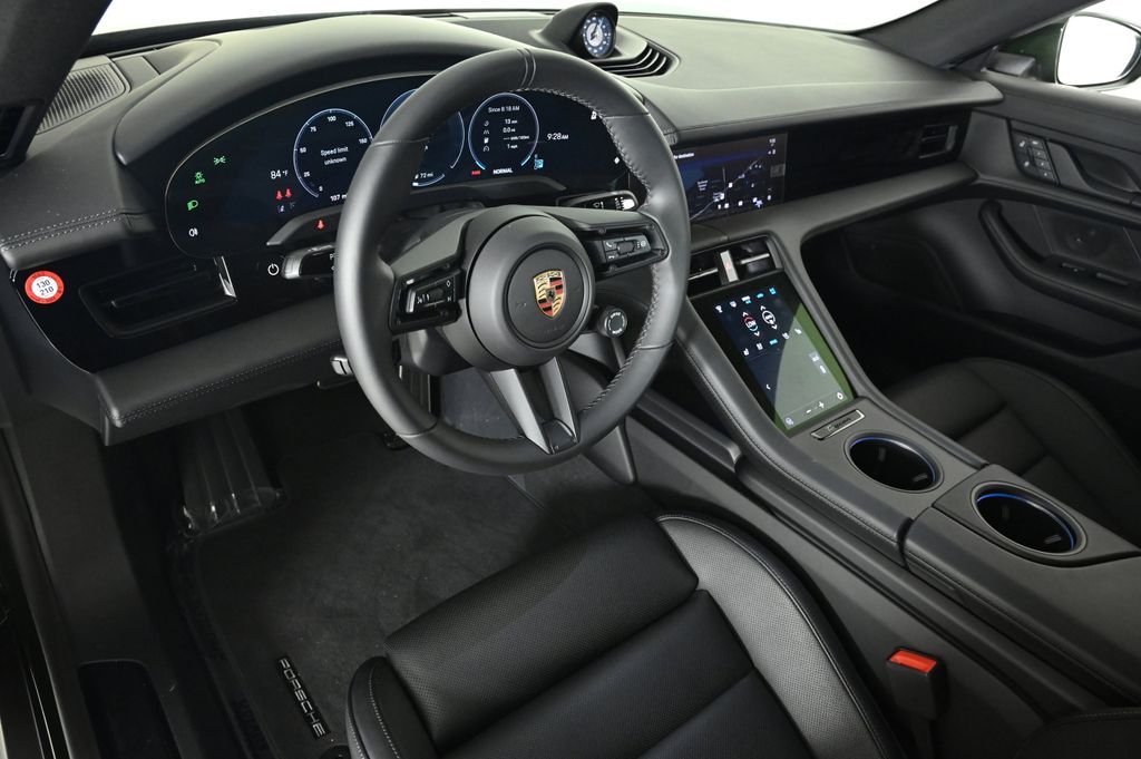 2025 Porsche Taycan photo 4