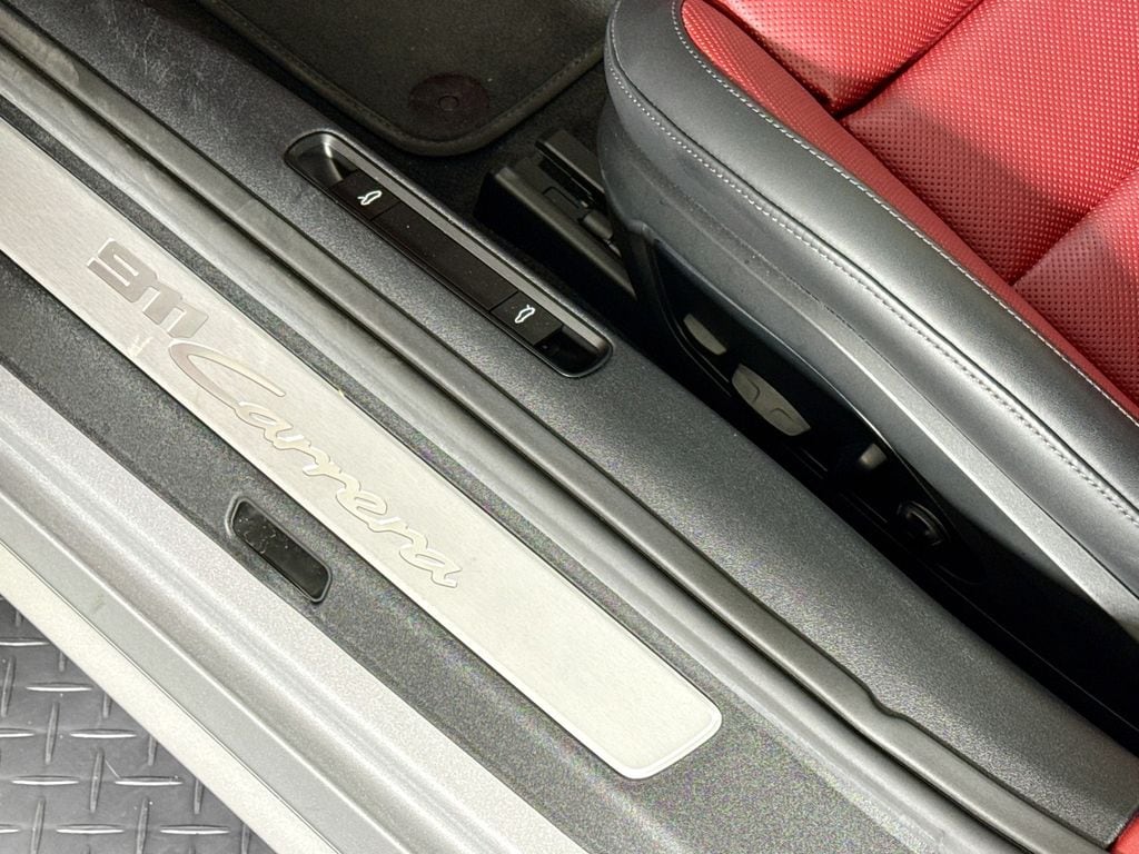 2025 Porsche 911 - Photo 25