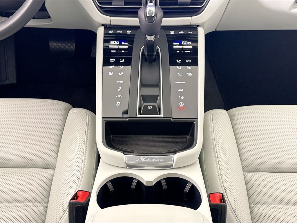 2025 Porsche Macan S - Photo 12