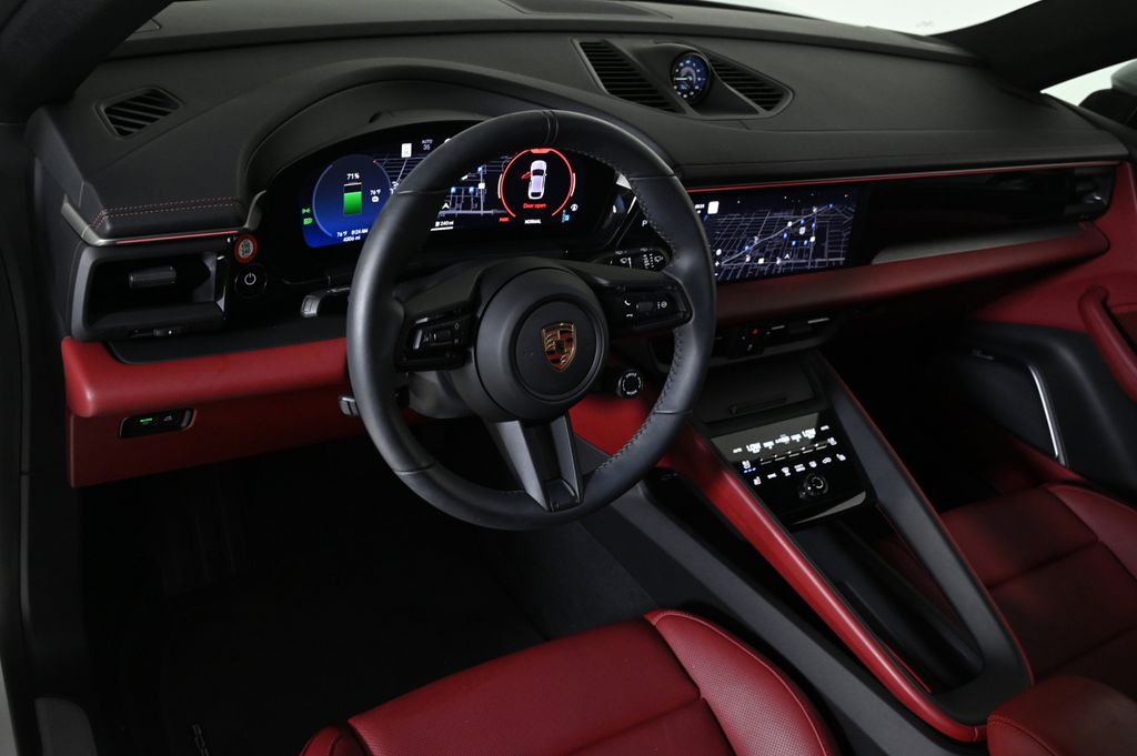 2025 Porsche Macan Electric photo 4