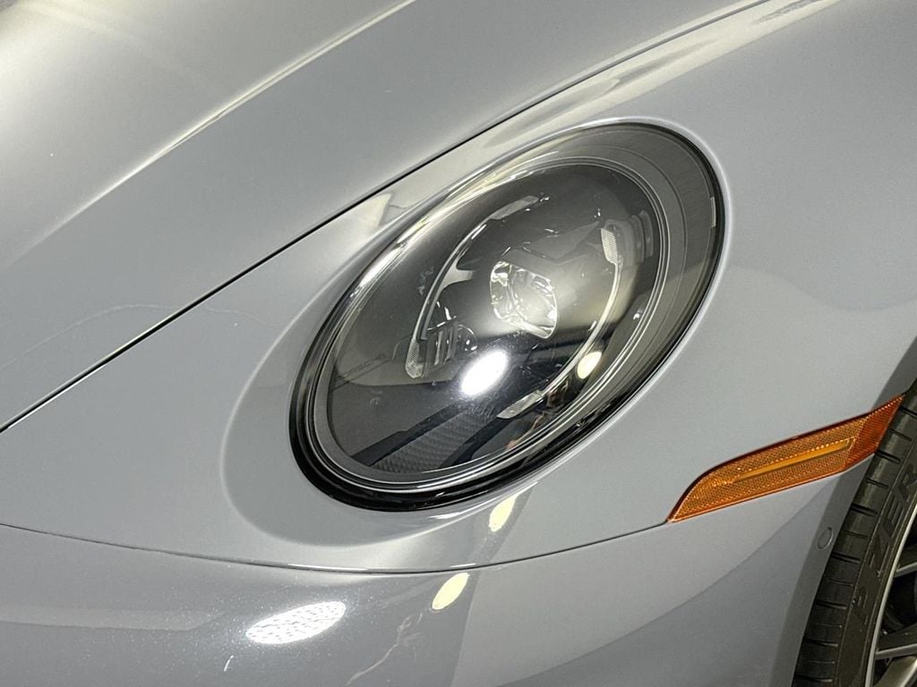 2025 Porsche 911 - Photo 24