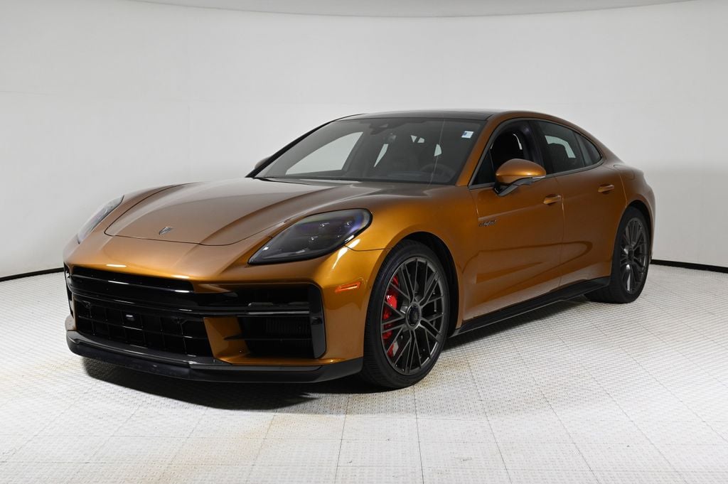 2025 Porsche Panamera Turbo E-Hybrid's photo
