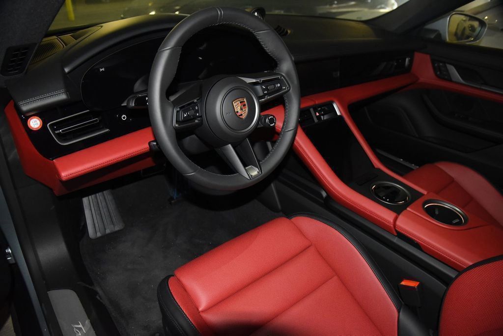 2025 Porsche Taycan Cross Turismo 4 photo 4