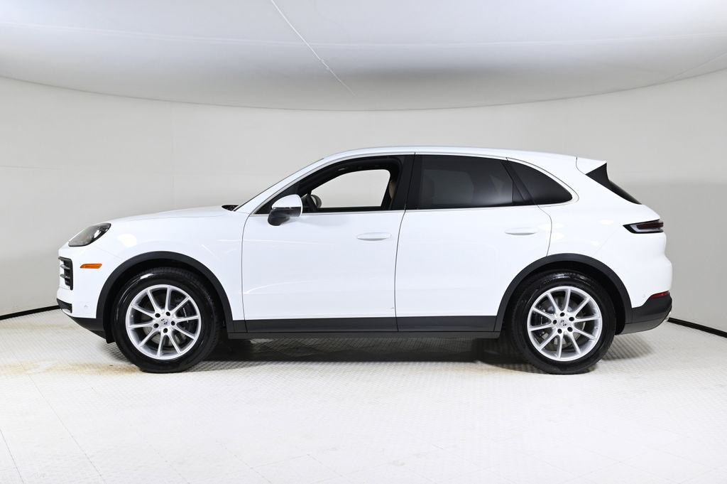 2026 Porsche Cayenne photo 2