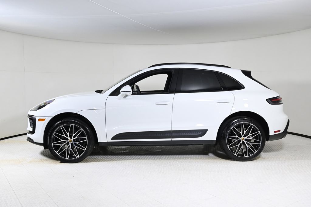 2026 Porsche Macan T photo 2