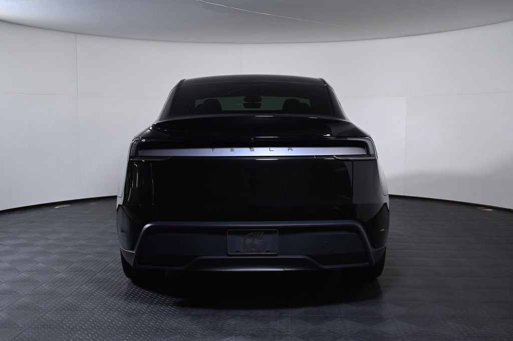 2026 Tesla Model Y photo 4