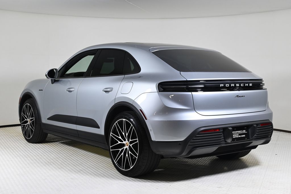 2025 Porsche Macan Electric photo 3