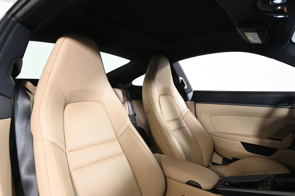 2024 Porsche 911 - Photo 18
