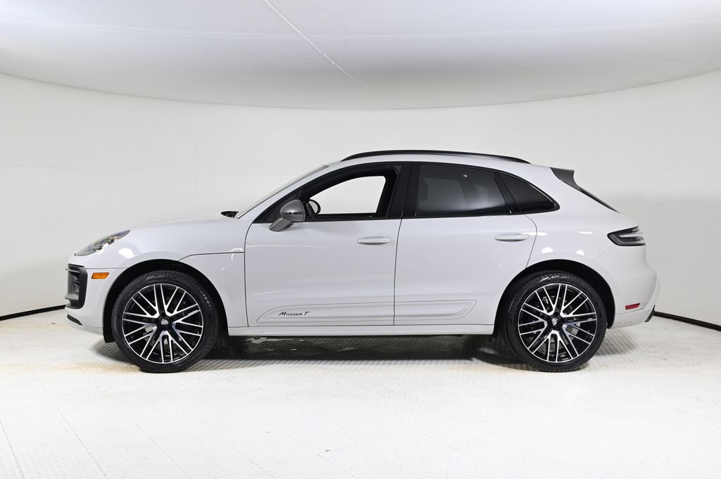 2025 Porsche Macan T photo 2