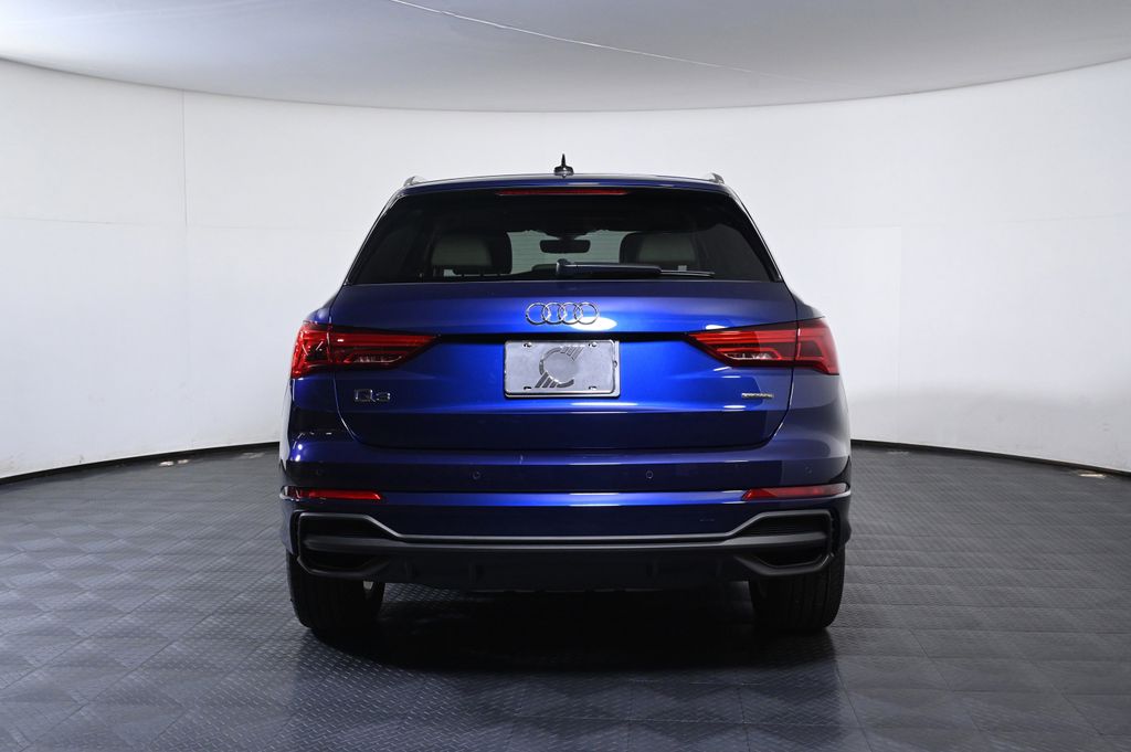 2025 Audi Q3 S line quattro Premium photo 4